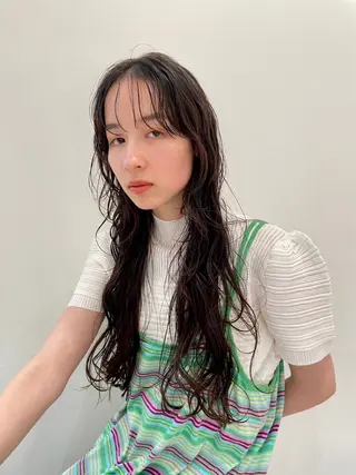 ロング パーマ 垣内 奈緒のヘアスタイル