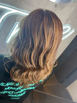 ミディアム カラー ミルクティーハイトー ン💖Mikaのヘアスタイル