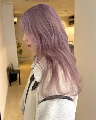 セミロング カラー RAIMA ハイトーン/ベージュのヘアスタイル