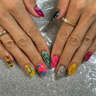 ネイル VIERU 🌈🎀💖のネイルデザイン