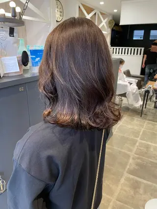 ミディアム 細沼 葵のヘアスタイル