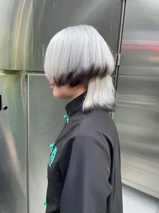 ミディアム カラー ホワイト&レイヤーカ ットエクステ長畠俊輔のヘアスタイル