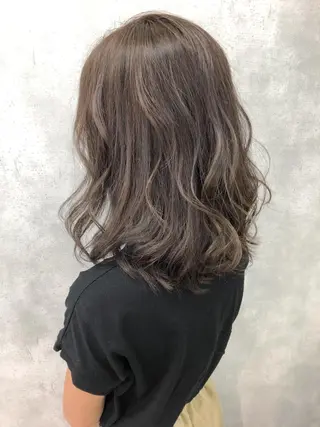ミディアム カラー universe tokyoのヘアスタイル