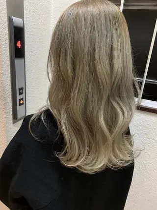 セミロング カラー Fuuu《フゥ》所属・シノザキ シンゴのヘアスタイル