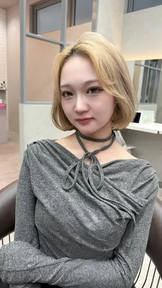 ミディアム karin ボブハイトーンのヘアスタイル