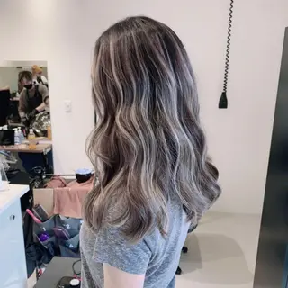 ロング カラー オフホワイトアンドなんば所属・福西 洋斗のヘアスタイル