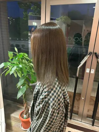 ミディアム カラー 下澤 天音のヘアスタイル