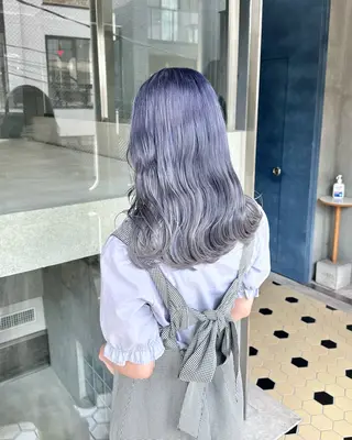 セミロング 抜きっぱなしブロンド ササキカズマのヘアスタイル