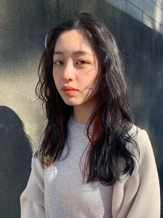 ロング カラー 岡田 知佳のヘアスタイル