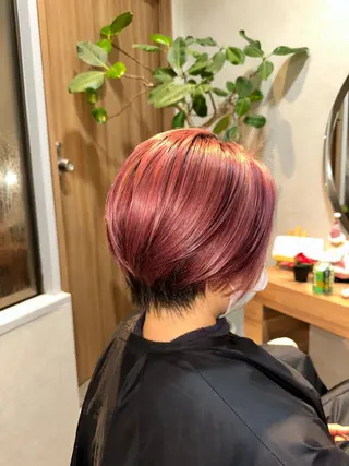 ショート カラー 佐藤 結衣のヘアスタイル