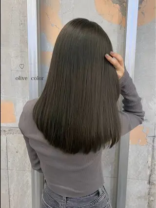 ロング ブリーチなしカラー /ベージュカラーのヘアスタイル