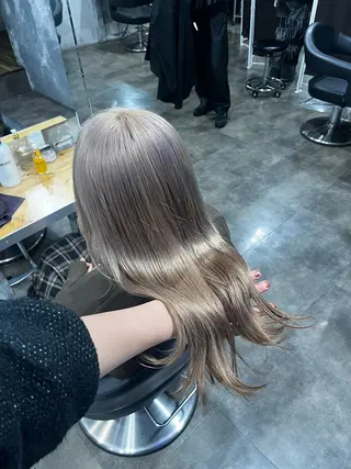 カラー ハイトーンカラー 🦄レイヤーカットのヘアスタイル