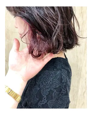 ミディアム カラー 岩田 萌那のヘアスタイル