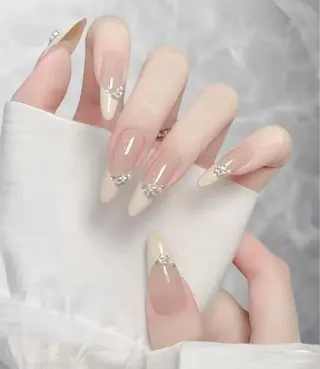 ネイル 長さ出しMORNAIL所属・長出し専門 パーツのネイルデザイン
