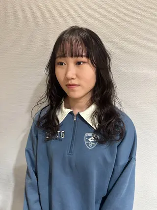 ロング カラー 塩澤 榛奈のヘアスタイル