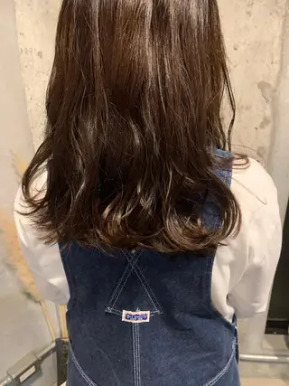 ロング ブリーチなしWカラー /地毛風/小林凪沙のヘアスタイル
