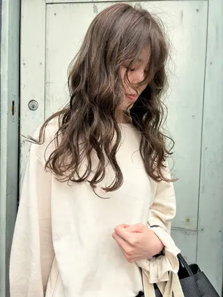 ロング kana🍃newi 京橋/透明感カラーのヘアスタイル