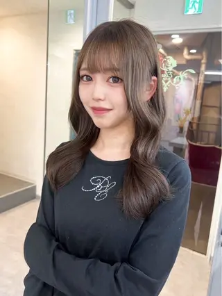 ミディアム カラー Elsa エルサのヘアスタイル