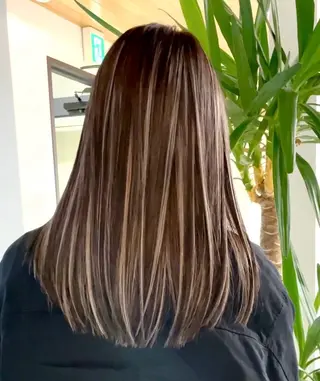 セミロング カラー 神戸で縮毛矯正/髪質 改善/お任せくださいのヘアスタイル