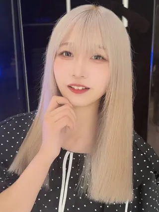 ロング カラー Rino/ハイトーン /ミルクティーカラーのヘアスタイル