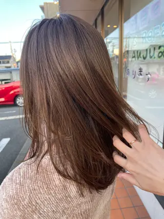 セミロング 越智 咲穂のヘアスタイル