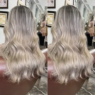 ロング カラー モモカ/ハイトーン /バレイヤージュのヘアスタイル