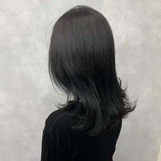 セミロング 沖山 友津季のヘアスタイル