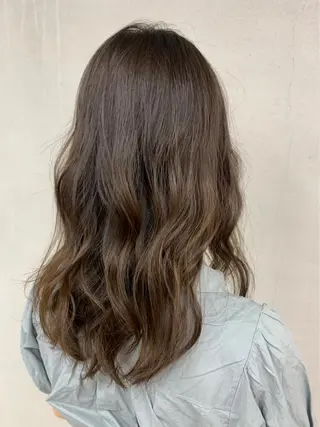 セミロング カラー ヘアアレンジ 平川 夏海のヘアスタイル