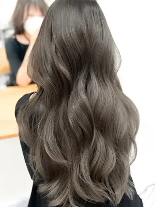 ロング カラー 大塚 加奈恵のヘアスタイル