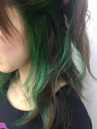 セミロング カラー 岩崎 裕司のヘアスタイル