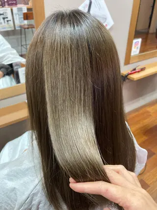 セミロング chap hair所属・大槻 芽衣のヘアスタイル