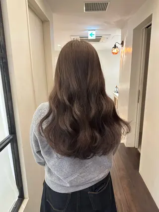 ロング カラー 安丸 結夏のヘアスタイル