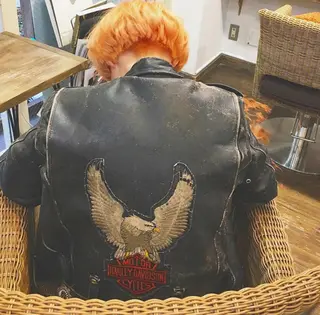 ショート ブリーチ、パーマ 西部笑のヘアスタイル