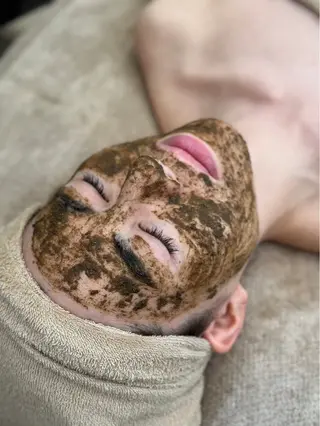 XXXY'S　COLOR FEEL　facial & nail所属・サイズカラーフィール おまみのエステ・リラクイメージ