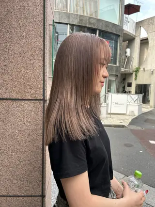 セミロング カラー グレージュ× ボブ× ハイトーン　前田隆太のヘアスタイル