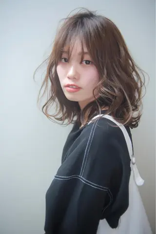 ミディアム カラー 伊藤 裕貴のヘアスタイル