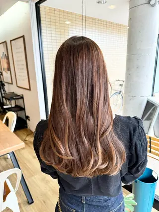 ロング カラー ツキダテ ユイのヘアスタイル