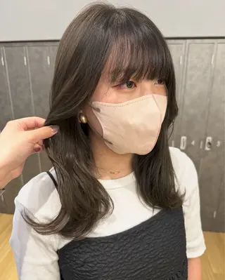 セミロング カラー 吉原 星稀のヘアスタイル