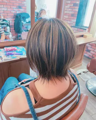 ショート カラー ロイヤルスイート所属・眞壁 華子のヘアスタイル