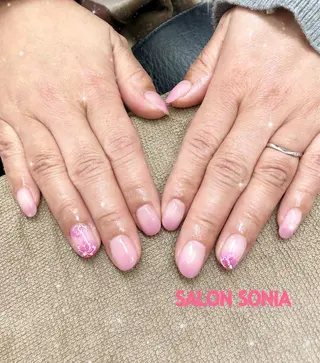 ネイル 小顔・毛穴・たるみ ネイル　似内真樹のエステ・リラクイメージ