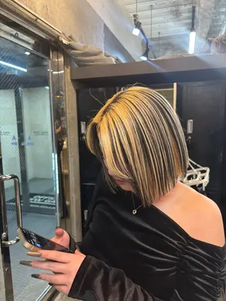 ショート カラー 渡 汐音のヘアスタイル