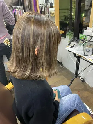 ミディアム カラー ヒカ/外国人風 デザインカラーのヘアスタイル