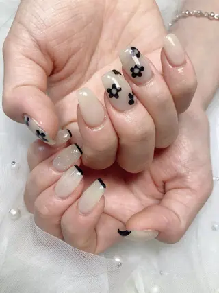 ネイル U·Mi nail salon所属・U·MI 長さ出し専門店のネイルデザイン