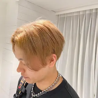 ショート AHNKISM所属・トレンドレイヤー/ 透明感カラーのヘアスタイル