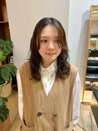 ミディアム パーマ 大橋 芽衣のヘアスタイル