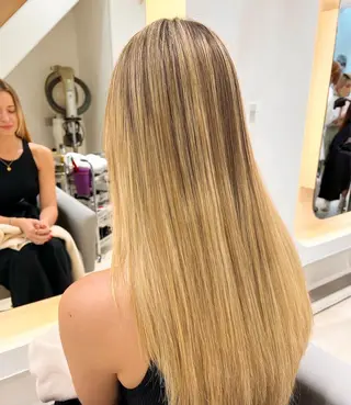 セミロング カラー パーマ ヘアアレンジ メンズ キッズ ネイル マツエク・マツパ アイブロウ 堀井 凌平のヘアスタイル