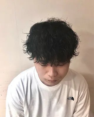 パーマ メンズ ショート、韓国メンズ ヘアのかつらぎのヘアスタイル