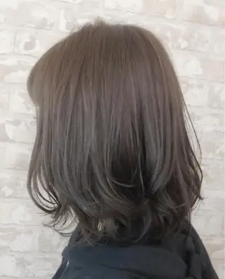 ミディアム カラー 岩渕 由里香のヘアスタイル