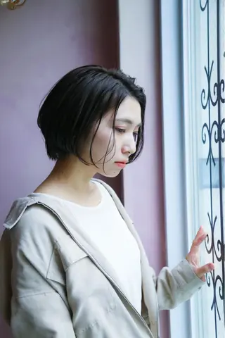 ショート オーストヘアージジ所属・TAI透明カラー 柔らかい縮毛矯正のヘアスタイル