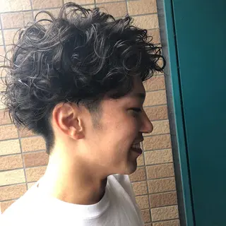 メンズ StellA所属・アートディレクター ワダヒサノリのヘアスタイル